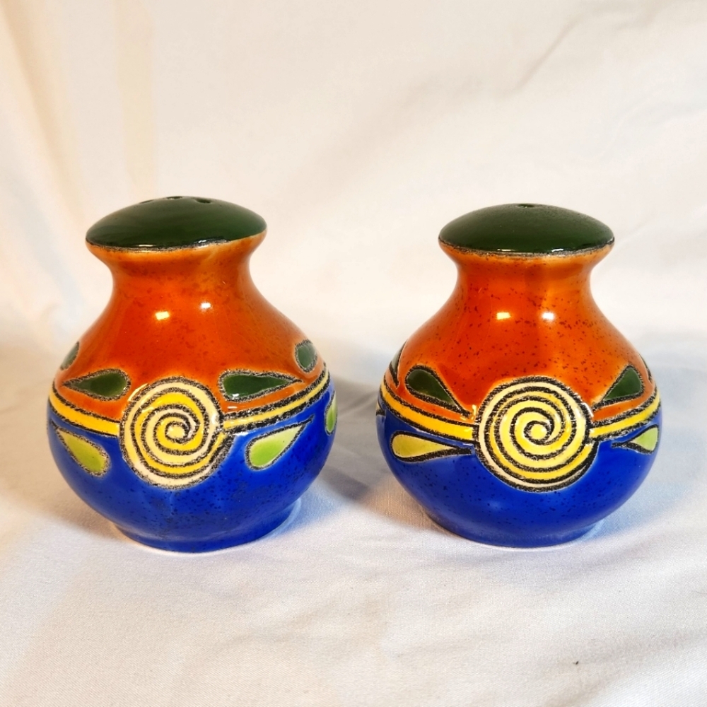 Edwardo Vega Studio Pottery Salt and Pepper Shaker Set Vintage Made In Ecuador